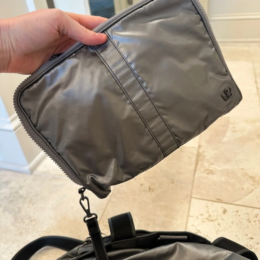Oliver Thomas Silver and Black Diaper Bag - Picture 3 of 5